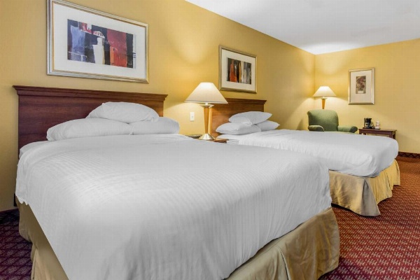 Rodeway Inn Waukegan image 11