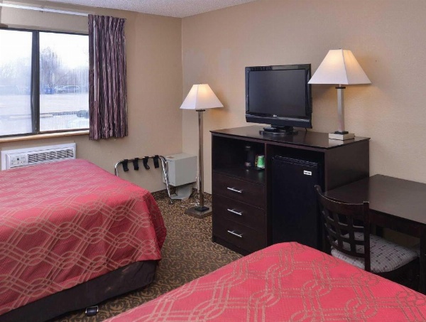 Rodeway Inn Waukegan image 20