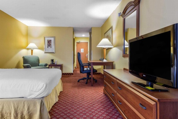 Rodeway Inn Waukegan image 8